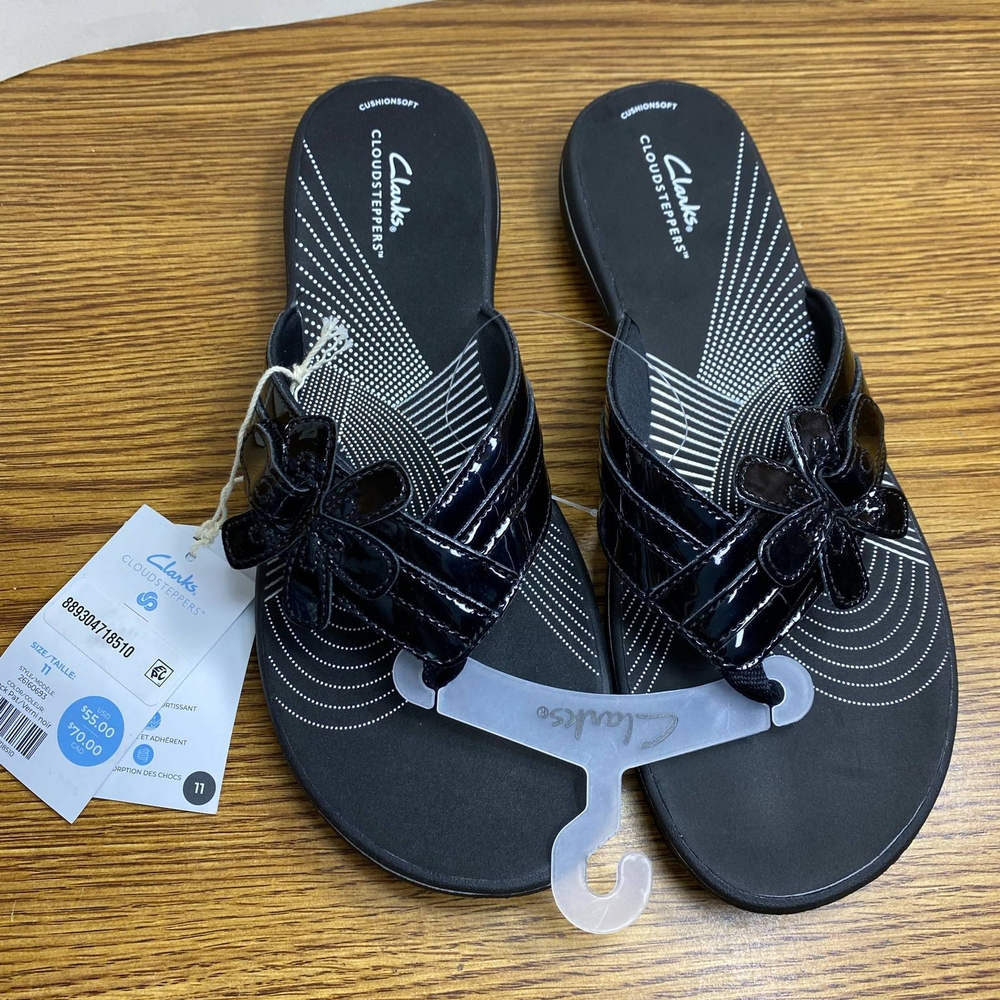 Clarks Cloudsteppers Womens Black Patent Sandals With Floral Accent Size  11M